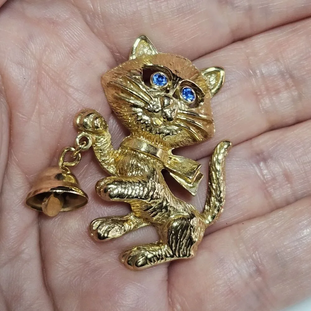 Vintage Avon Cat Kitty Brooch Pin Hanging Bell Blue Rhinestones Gold Tone 1970